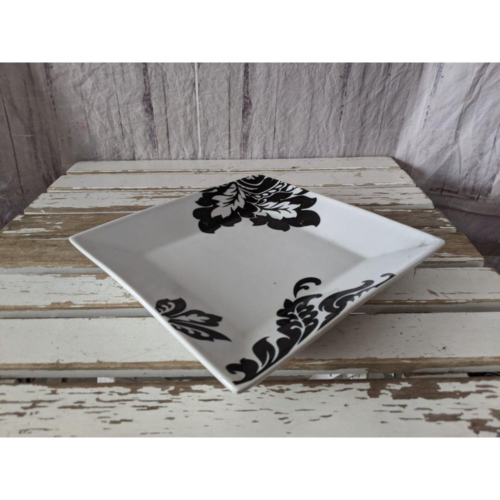 Cellar black white flower salad‎ plate square